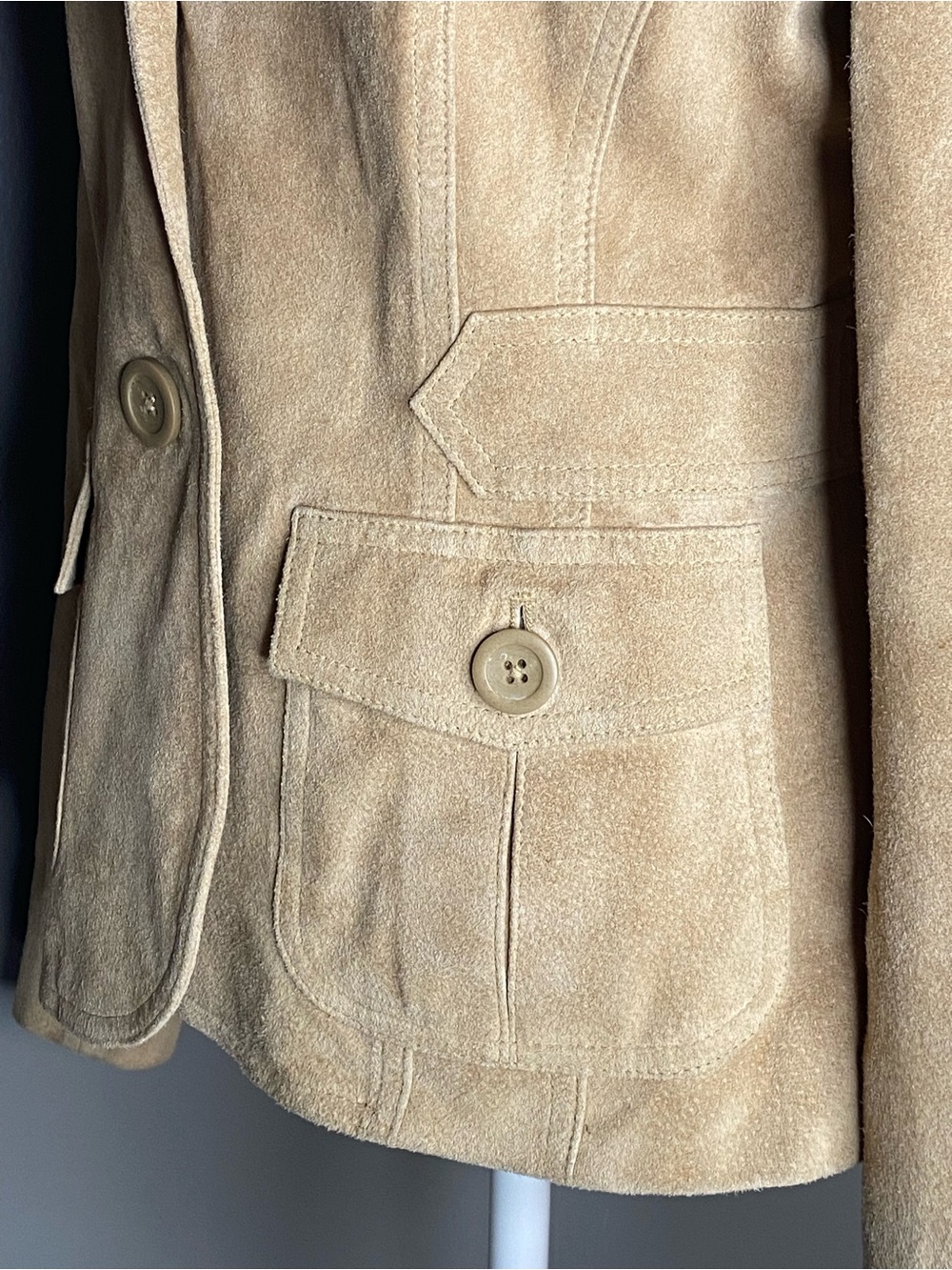 Ann Taylor Loft 100% Suede Leather Button-Front Blazer Jacket in Camel - Size 4 - Picture 3 of 6